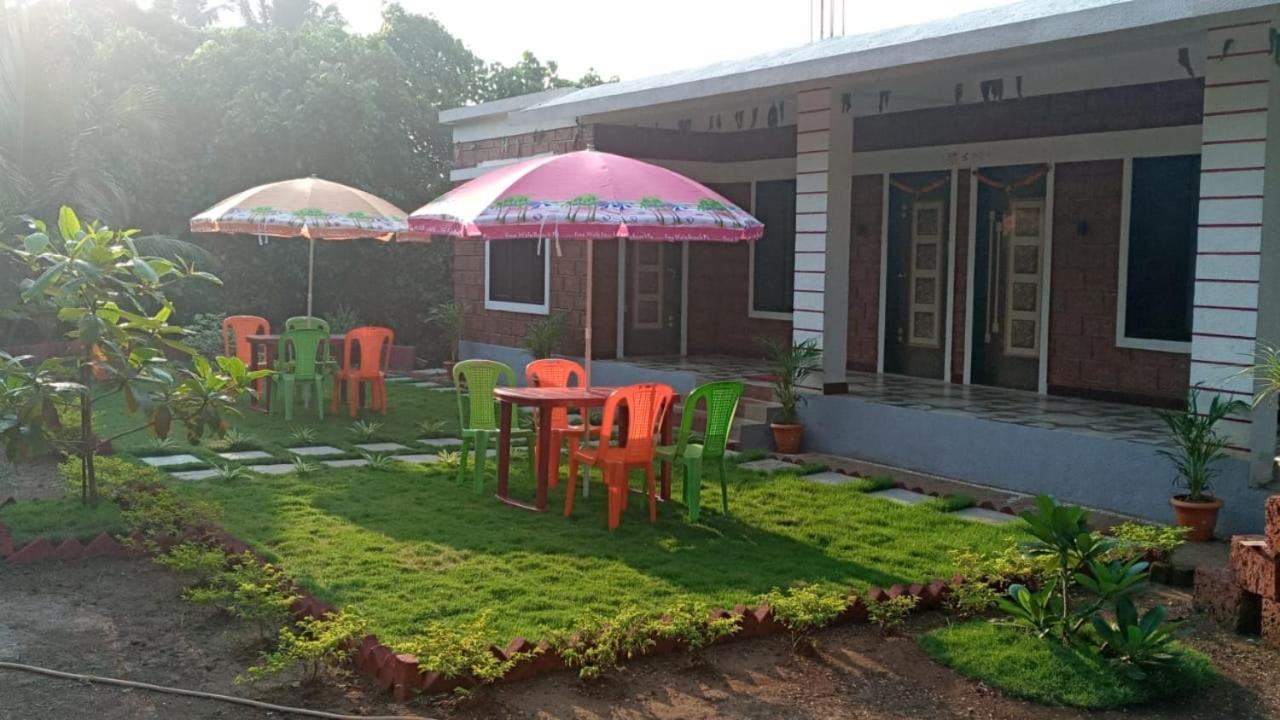 Coconut Village Homestay *