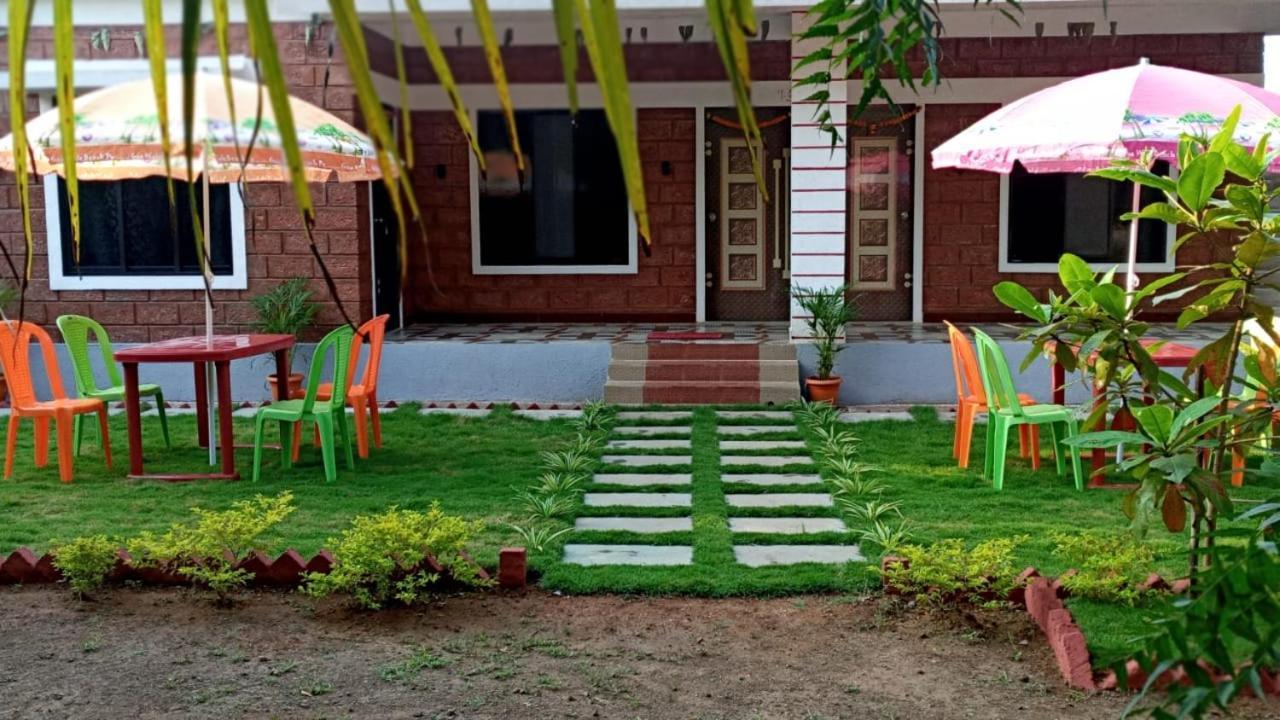Homestay Coconut Village Alibag
